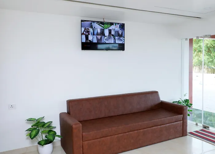 Aura Airport Hotel