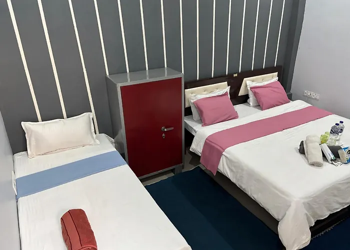 Room In Only 999 Front Of Ram Mandir Gate"" Tha Rudra Prabha Inn""