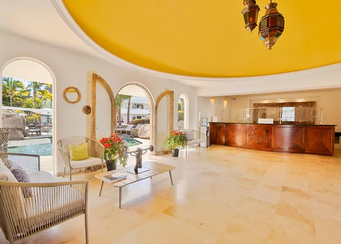 Hotel & Suites El Moro