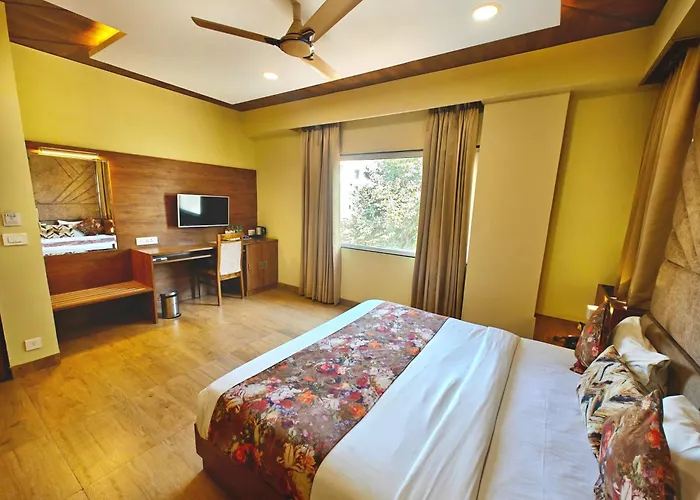 Opulence Inn - 500 Meters From Railway Station