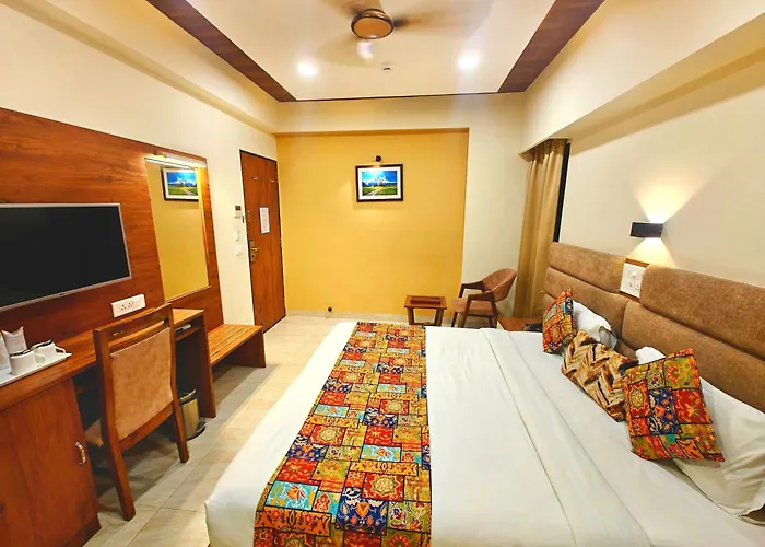 Opulence Inn - 500 Meters From Railway Station