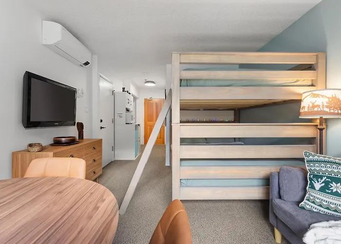 1Br | Greystone Lodge | Ski In / Ski Out | Pool & Hot Tub | Epic Locations