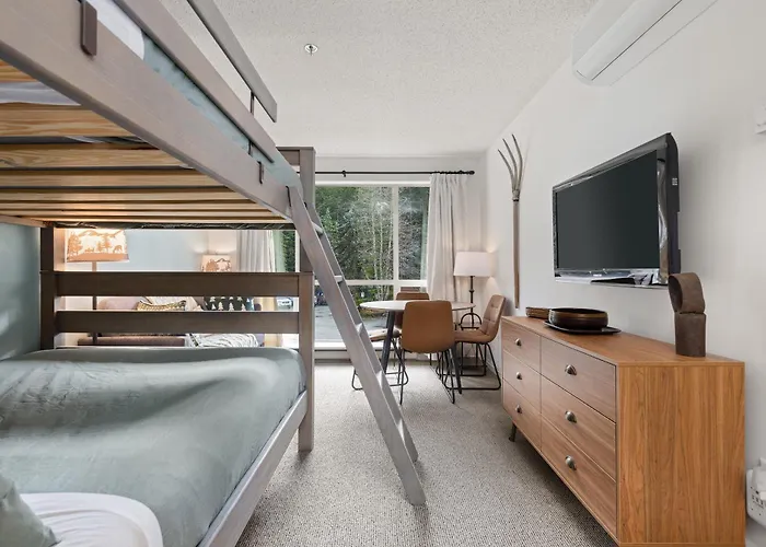 1Br | Greystone Lodge | Ski In / Ski Out | Pool & Hot Tub | Epic Locations