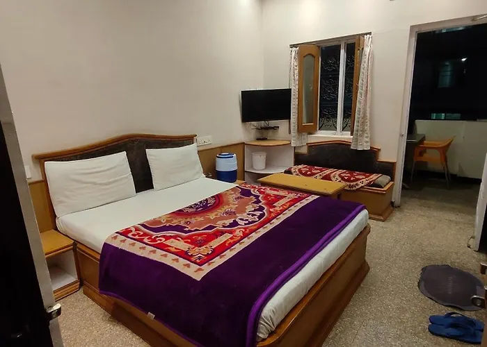 Hotel Priyanka - 750 Metres From Nakki Lake Near Bus Stand