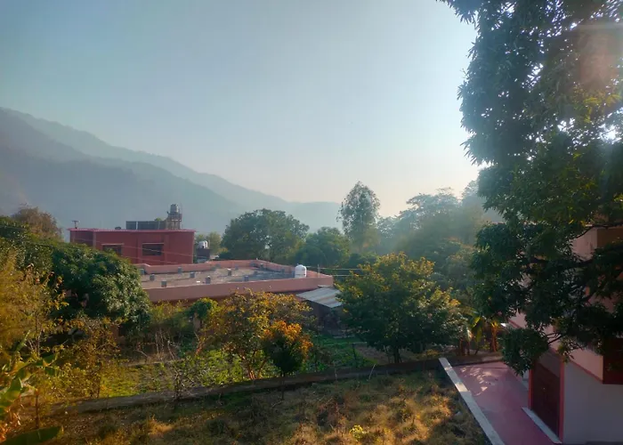 Mountain View Retreat In Yog Tapovan