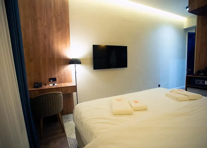 Sm Luxury Hotel