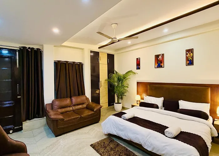 Hotel Oxygen Crown-Couple Friendly-Noida Sector 19