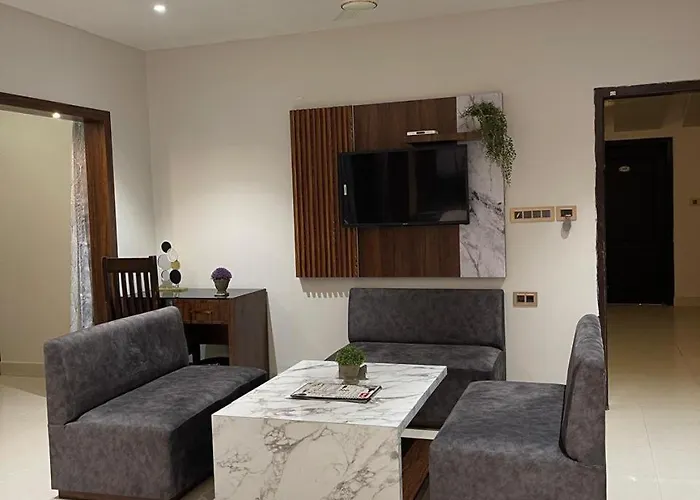 Hotel Prateek Plaza & Restaurant