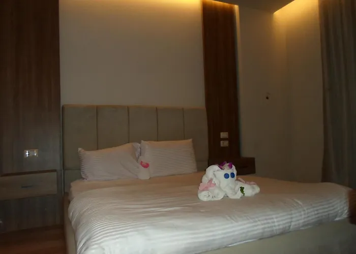 Montu Pyramids Hotel
