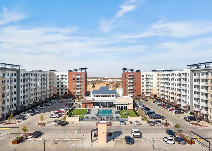 Lodgeur Denton - Next To Rayzor Ranch, Hospitals, Close To Unt