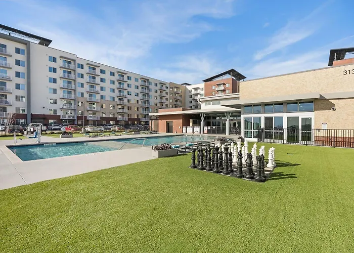 Lodgeur Denton - Next To Rayzor Ranch, Hospitals, Close To Unt