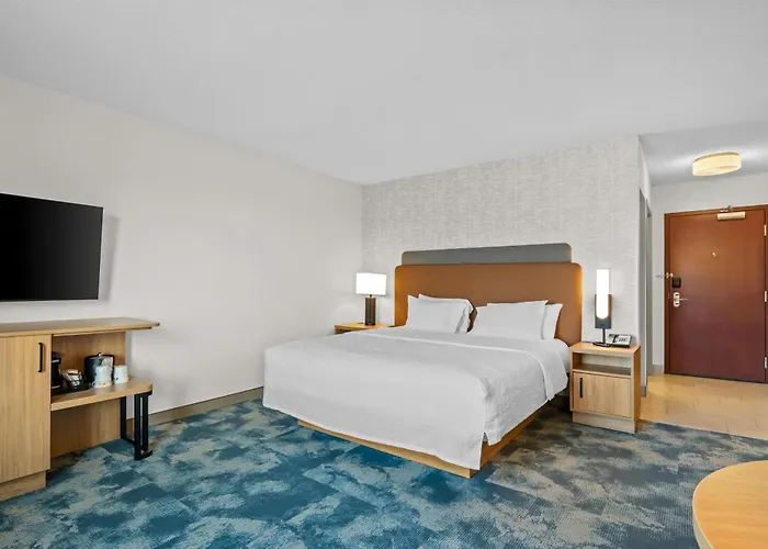 Hampton Inn & Suites Detroit-Canton