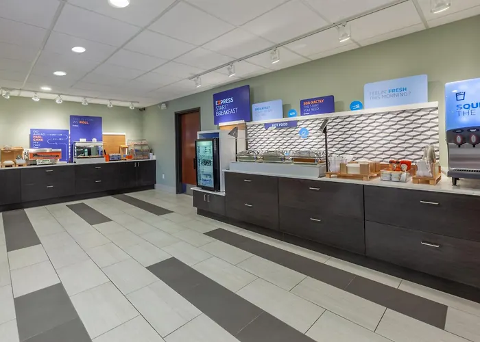 Holiday Inn Express & Suites Woodhaven By Ihg