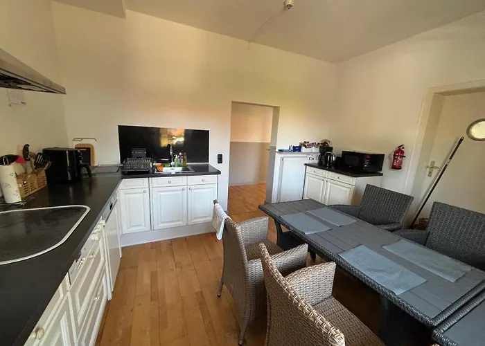 Zimmer-Bad-TV-Kühlschrank-14