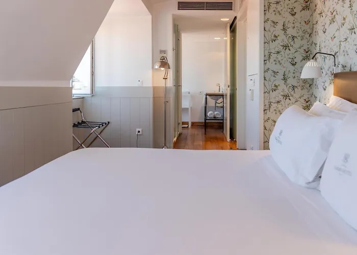 Lisboa Carmo Hotel