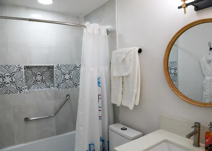 Dragonfly Inn & Suites