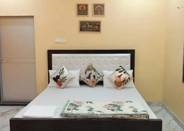 Hotel Anuj Palace L Near Ram Mandir
