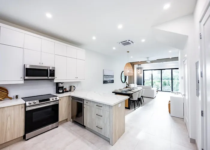 Seascape Townhomes On Gracebay