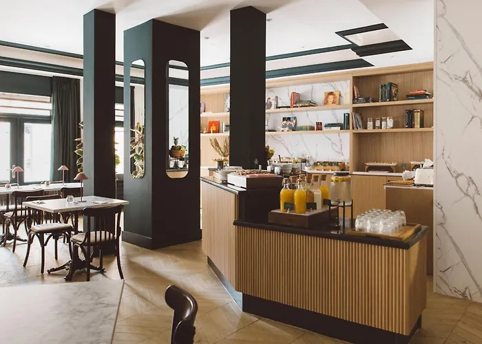 Honest Granada Hotel