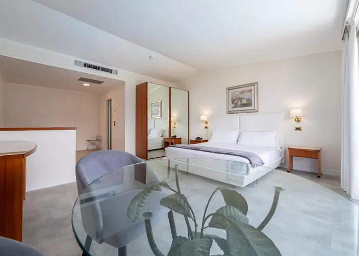 Hotel Excelsior Bay