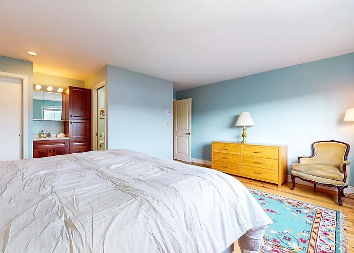 Bayfront Retreat B