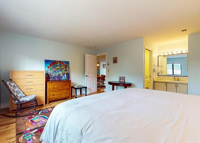 Bayfront Retreat B