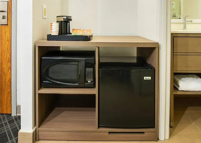 Comfort Inn & Suites Barrie - Highway 400