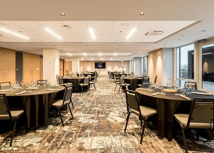 Canvas Moncton, Tapestry Collection By Hilton