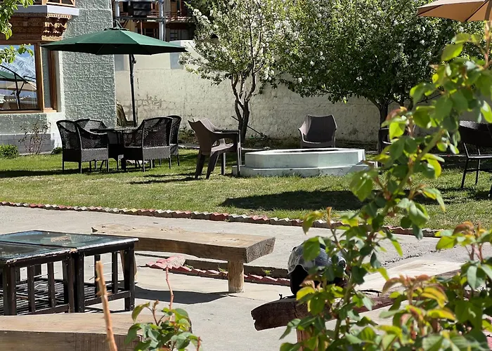 Mandalchan Hotel