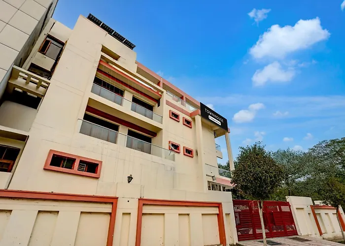 Super Oyo Townhouse Gomti Nagar Sector 1 Formerly The Gahmar Inn