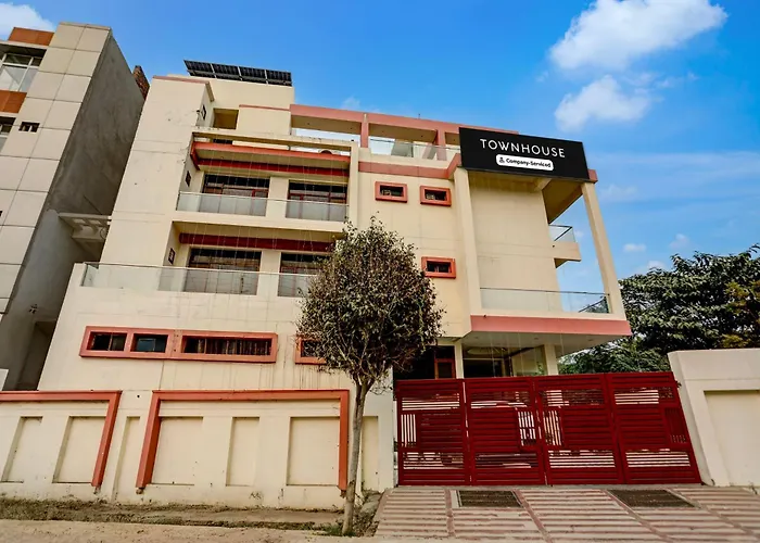 Super Oyo Townhouse Gomti Nagar Sector 1 Formerly The Gahmar Inn