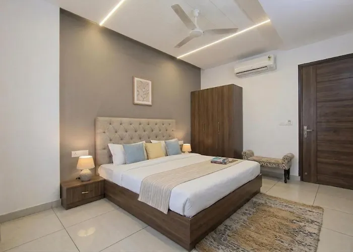 Hotel Amaltas Nayagaon Near Pgi & Pec College