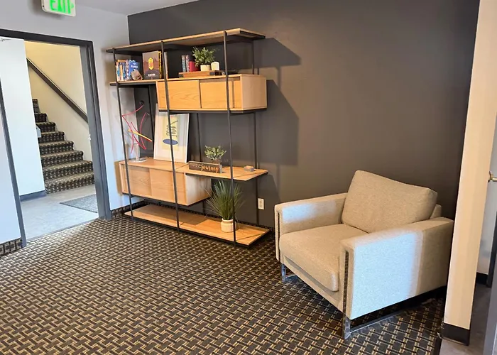 Super 8 By Wyndham Windsor