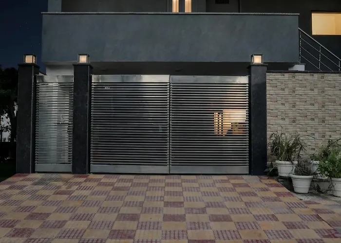 Townhouse Rohini Sector 24