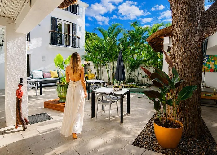 Sous Le Badamier Quiet Boutique Hotel With Pool Near Grand Baie