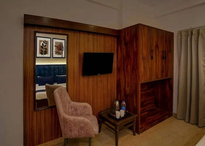 Super Townhouse Prince Chowk Near Railway Station Formerly Hotel Kolam