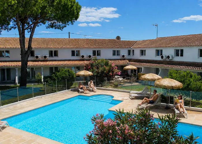 Artemia Aigues-Mortes - Hotel Avec Piscine - Bornes Electriques - Parking Prive - Local Velo-Moto