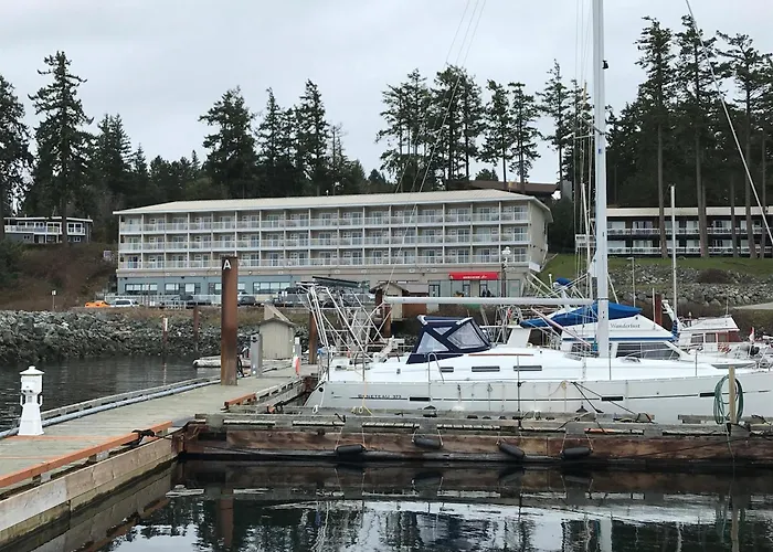 Beach Gardens Resort And Marina Powell River