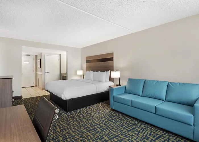 Best Western Plus Holiday Sands Inn&Suites