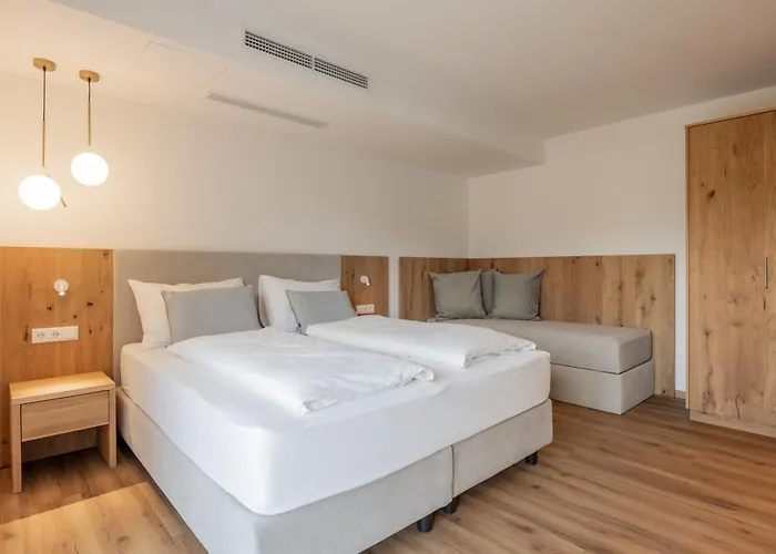 Laurena Aparthotel Near Brixen