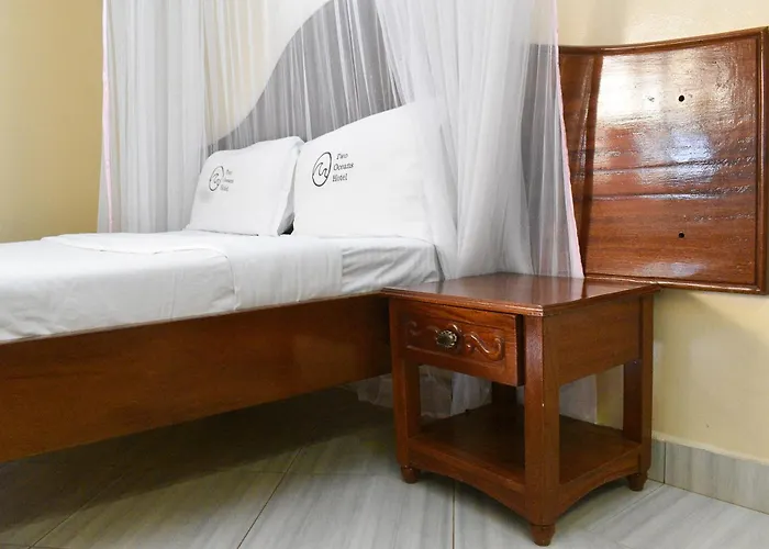 Two Oceans Hotel Voi