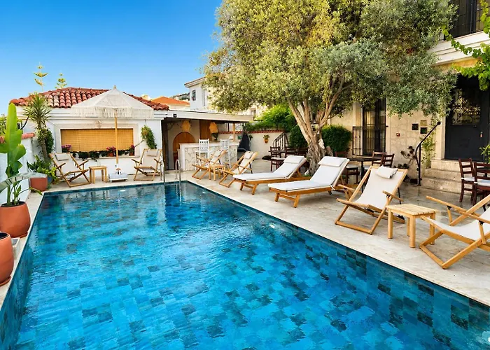 Alacati Albatross Hotel