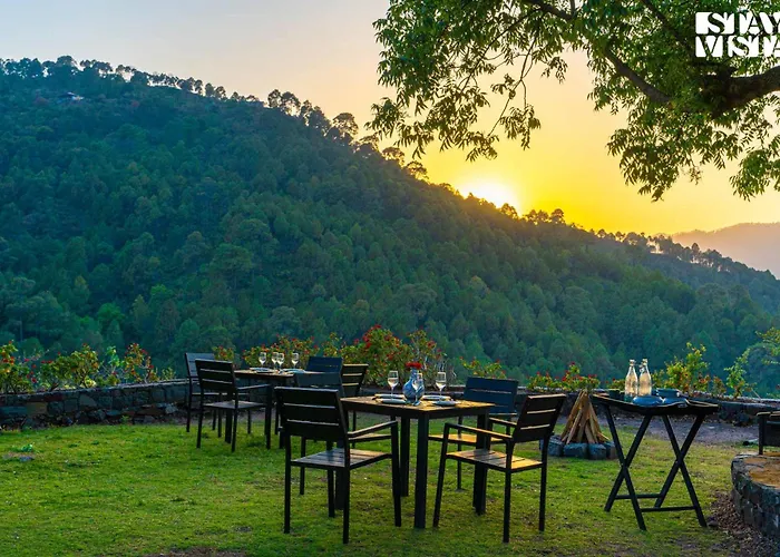 Stayvista'S Mountain Mirage - 4Bhk Mountain-View Villa With Home Theatre
