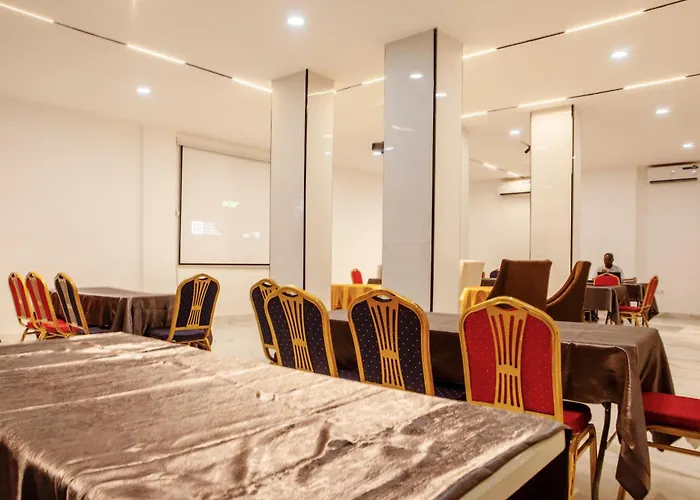 Romeneo Grand Royal Hotel