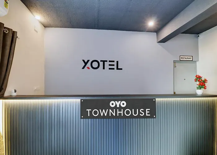 Townhouse Ecity Inn