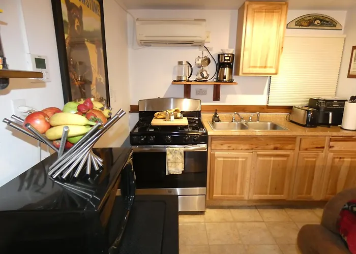Yellowstone Motel - Adults Only - All Rooms Have Kitchens
