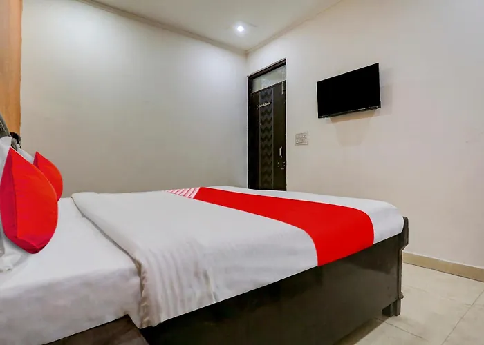 Hotel O Guru Ji Residency