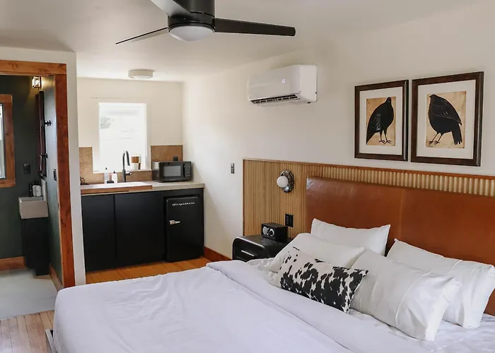 The Stranger Lodge - Pet Friendly