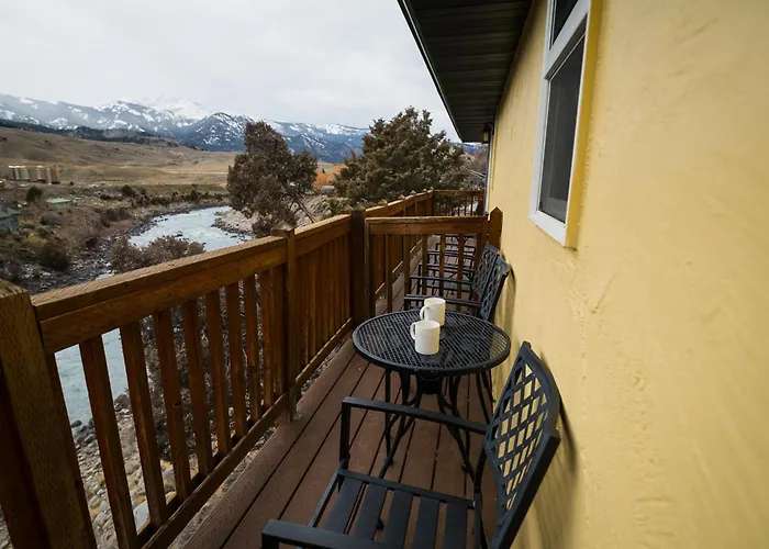Yellowstone Riverside Cottages