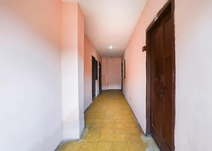 Spot On 65100 Delhi Lodge